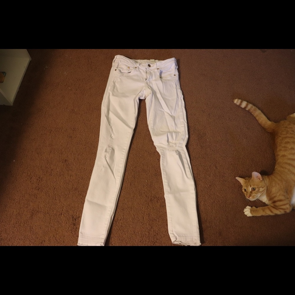 White Ripped Jeans • Forever 21 • Size 27/30